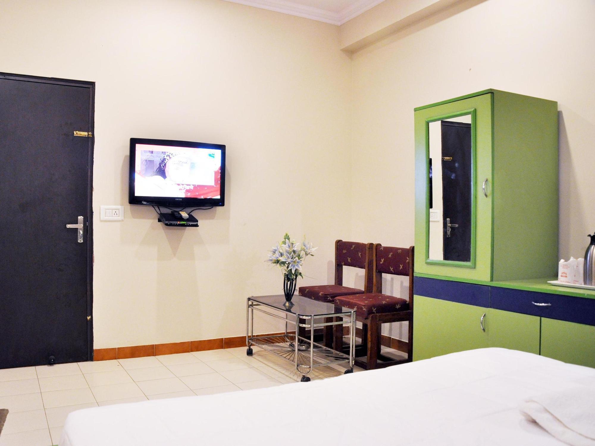 โอโย 2070 โฮเต็ล ศรี ลักษมี พาเลซ Hotel ชัยปุระ ภายนอก รูปภาพ